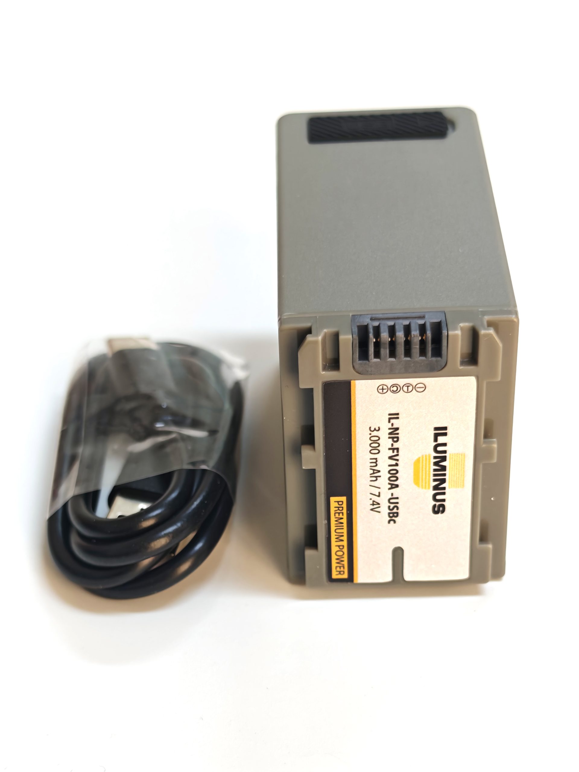Iluminus IL-NP-FV100A-USBc Batería Con Puerto Usb-C de Carga y Salida USB Para Cámaras Que Usan NP-FV100A